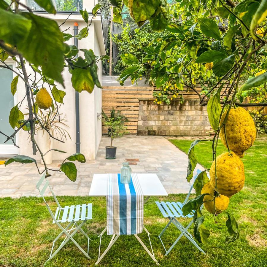 Bed and Breakfast Flavia'S Lemons Sorrento Esterno foto