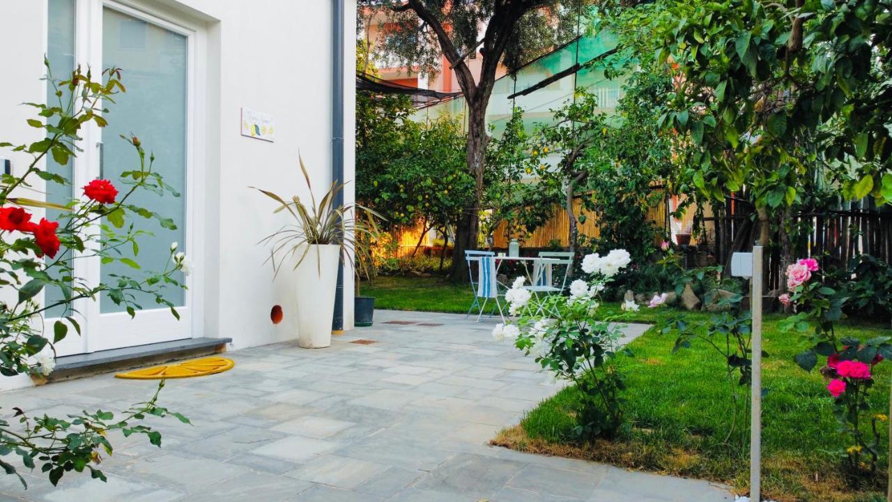 Bed and Breakfast Flavia'S Lemons Sorrento Esterno foto